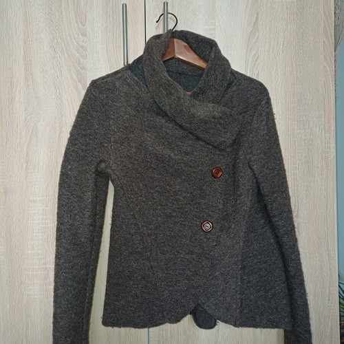 Brown cardigan medium like new, thin felt-like fabric