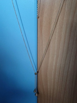 Necklace and earrings set new with white pearls in gold color