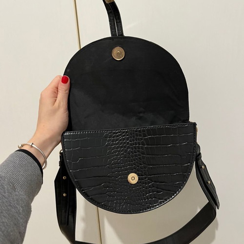 Black crossbody bag used, croco style