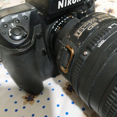 Τηλεφακός Nikkor ED 300mm f/2,8 σαν καινούργιος