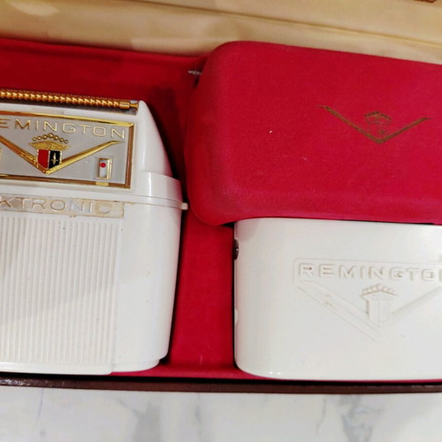 Remington vintage electric shaver from the 1960s like new