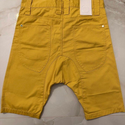 Humor shorts size M yellow like new