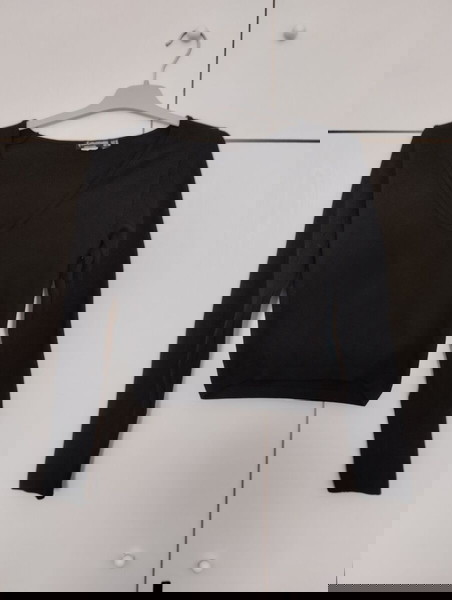 Stradivarius μαύρη μπλούζα v neck small medium rib crop