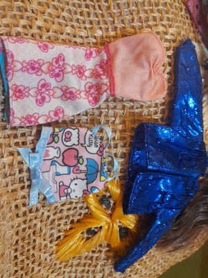 Barbie clothes lot used
