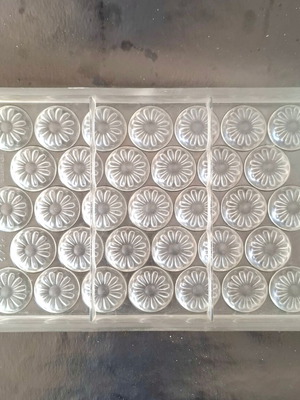 Polycarbonate chocolate mold used, 33 cavities, flower daisy design