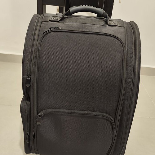 Wheeled Beauty Case with Acrylic Dividers like new