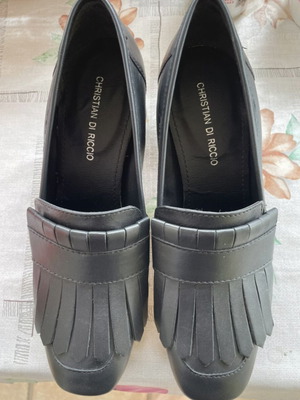 Christian Di Riccio black loafers size 40 like new with block heel