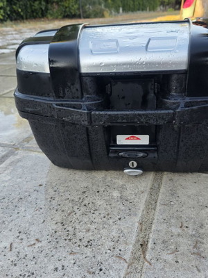 Givi TRK52N Trekker Monolock case used with aluminum lining and 2 keys