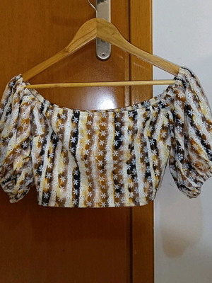 Off-shoulder crop top like new, multicolor, size Small with zipper