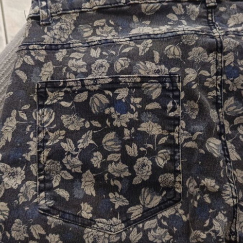 Blue floral denim pants H&M like new, size Medium