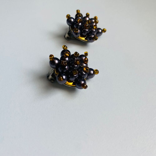 Vintage earrings used, clip-on, metallic black