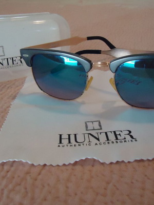 Hunter Charlett Sunglasses like new with brown mirror lens
