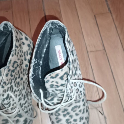 Tally Weil winter leopard platform shoes like new, multicolor