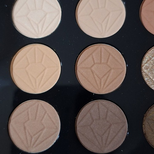 2 USHAS eyeshadow palettes