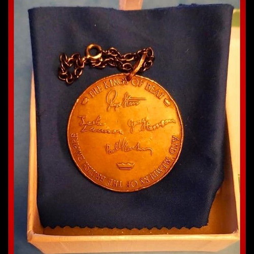 Bronze pendant The Beatles 1966 like new, collectible