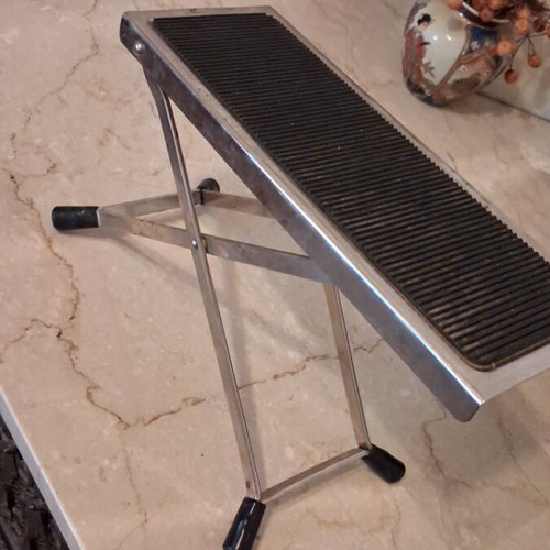 Guitar footrest used, minimal wear