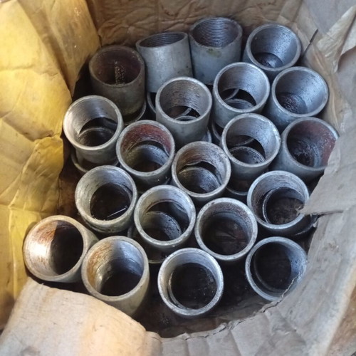 Galvanized couplings pack of 40, like new, 1 1/2 and 1 1/4 sizes