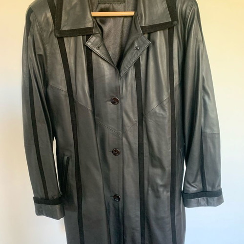Leather coat like new, size L, black, from Constantinople