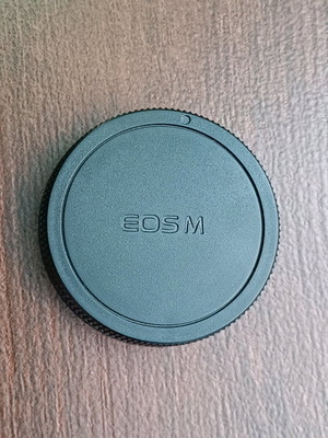 Πίσω καπάκι φακού Canon EOS-M σαν καινούργιο