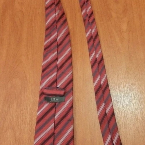 Glou tie used, red