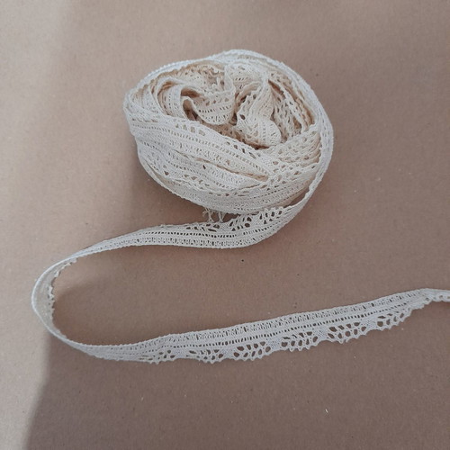 Beige lace trim 6.80 m