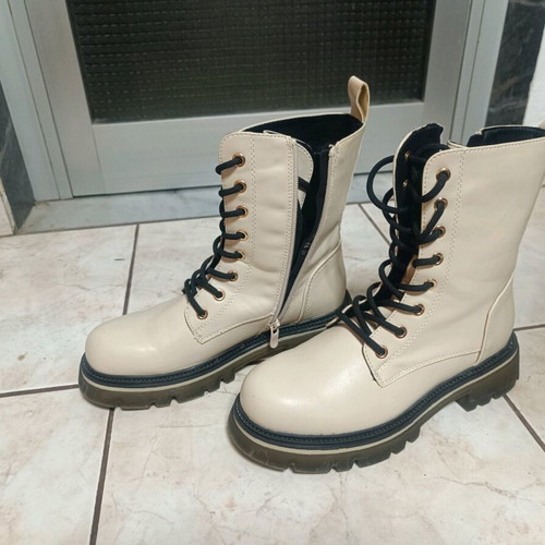 White women's ankle boots with zipper like new, size 37