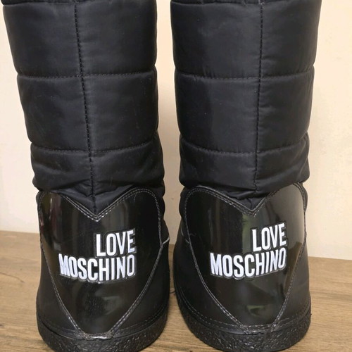 Love Moschino women's warm apreski boots like new, sizes 38-41, black