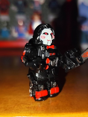 Jigsaw Mech Suit φιγούρα σαν καινούργιο με πανοπλία και αλυσοπρίονο
