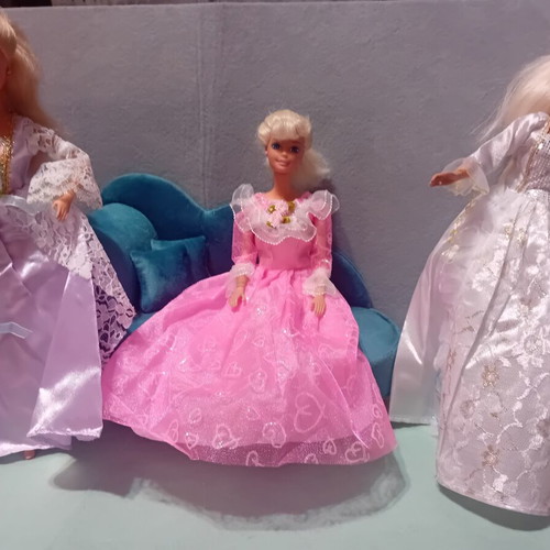 Barbies lot No7 vintage with dresses