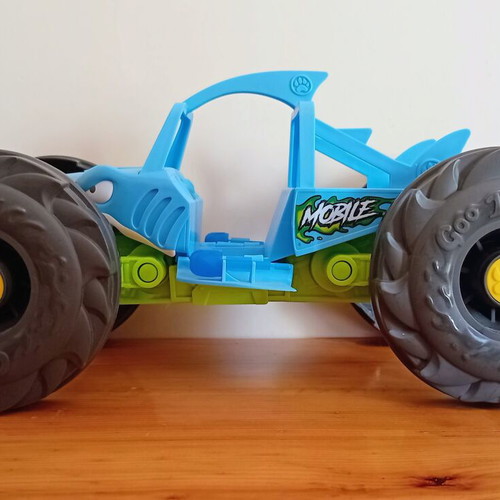 Stretch & Strike Thrash Mobile GJT36000 toy vehicle like new