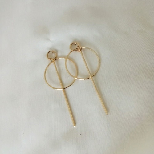 Minimal gold-tone earrings with geometric elements, new
