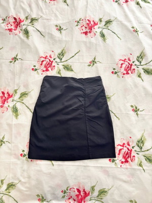 Μίνι φούστα μαύρη με σούρες μεταχειρισμένη, μέγεθος Μ