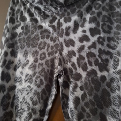 Lynne leggings with snake effect size S like new