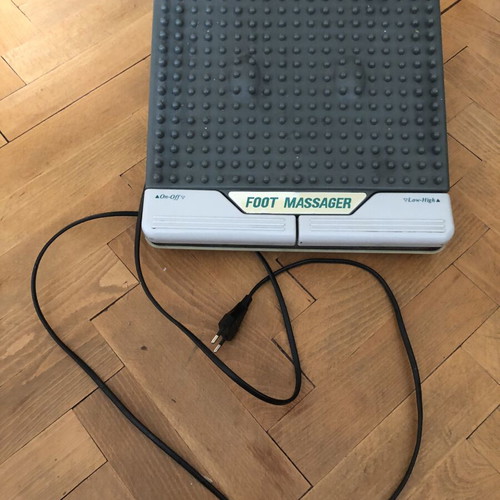 Electric vibrating foot massager like new, suitable for diabetics