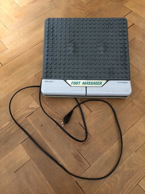 Electric vibrating foot massager like new, suitable for diabetics