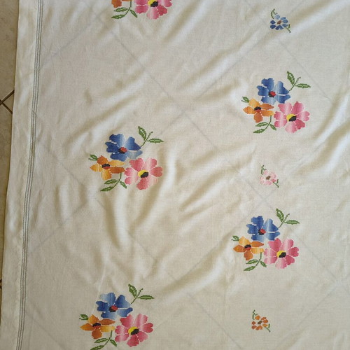 Woven white tablecloth 1.60m x 2.10m