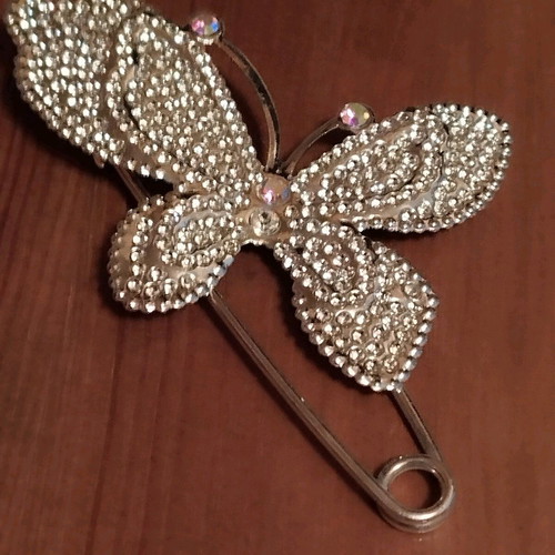 Brooch with rhinestones like new, white and silver