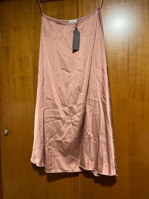 Disu set with strap top and satin midi skirt new size M