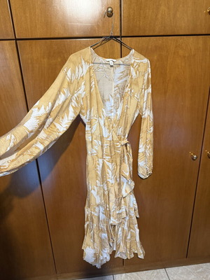 H&M wrap dress used, white and yellow, size S