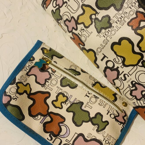 Shoulder bag used with inner pockets and detachable pouch-wallet