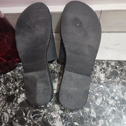 Estil black slippers like new, size 38