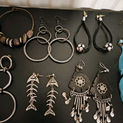 Earrings like new, pack of 15 pairs assorted