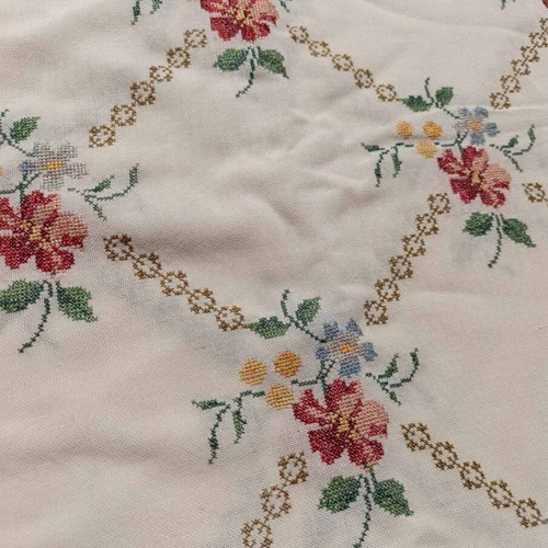 Square tablecloth cross-stitch like new
