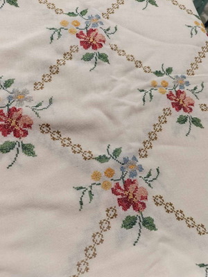 Square tablecloth cross-stitch like new