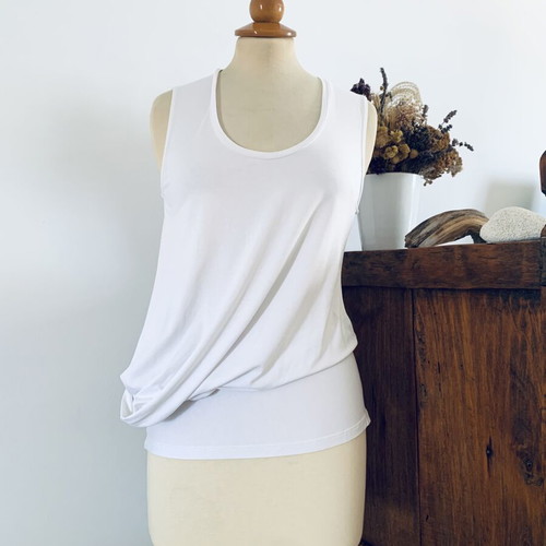 Kai-aakmann asymmetrical blouse new, white