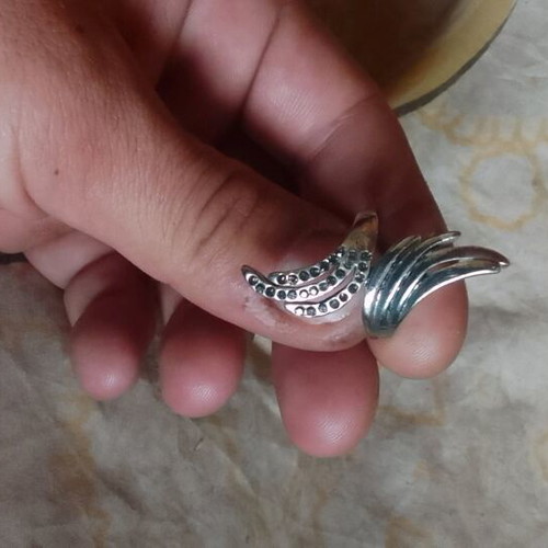 Silver bypass ring like new with angel wings design