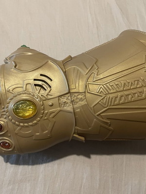Marvel Avengers Thanos Infinity Gauntlet electronic glove Hasbro