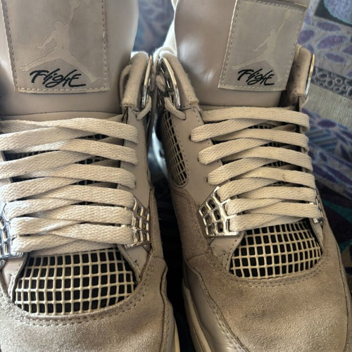 Air Jordan 4 Retro Frozen Moments sneakers, size 42, grey silver