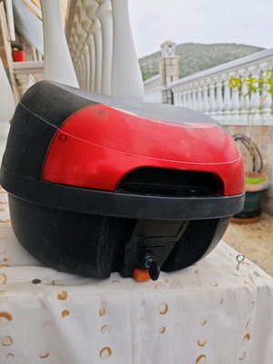 Large motorcycle top case used with key and passenger cushion