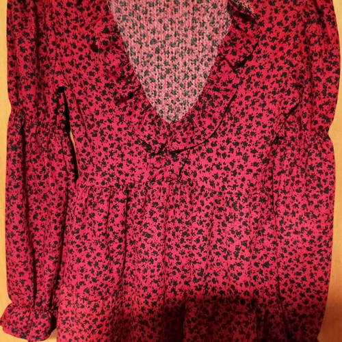 Mango blouse with deep neckline, size S, new, black and red
